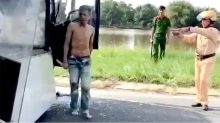 Khống chế tài xế ngáo đá gây nguy hiểm cho người đi đường